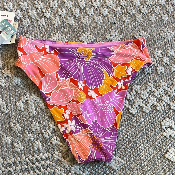 🐠🏄🏼‍♀️ROXY tropical ‘bell bottom blooms’ high waist midi coverage bottoms ☮️ 🌈 - Picture 3 of 6